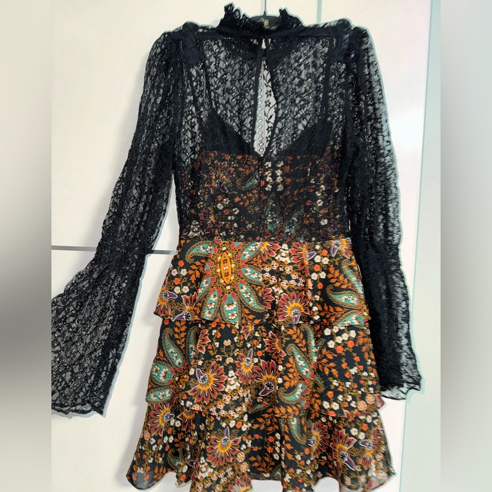 BCBG DRESS SIZE 4 - Picture 3 of 5